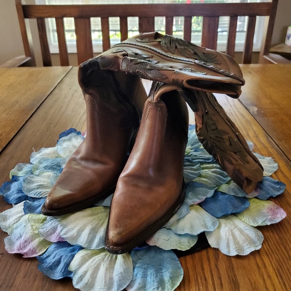 Boots - Picture 3 of 3
